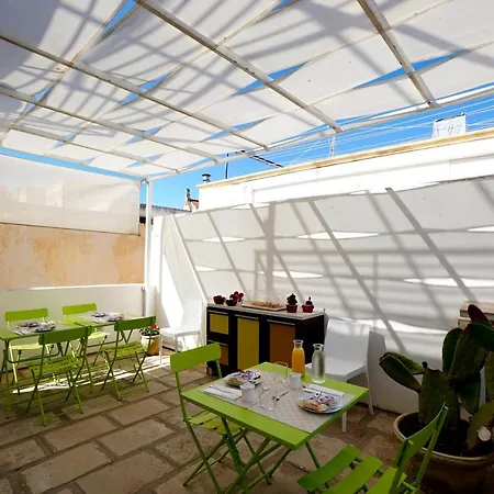 Frühstückspension Elamar & 3*